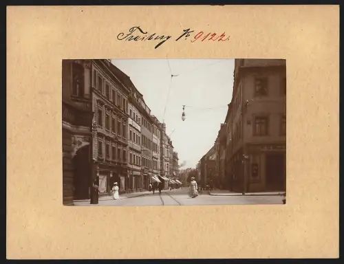 Fotografie Brück & Sohn, Meissen, Ansicht Freiberg, Erbischestrasse mit Wohn- und Geschäftshäusern