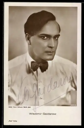 AK Schauspieler Wladimir Gaidarow skeptisch in die Kamera schauend, Autograph