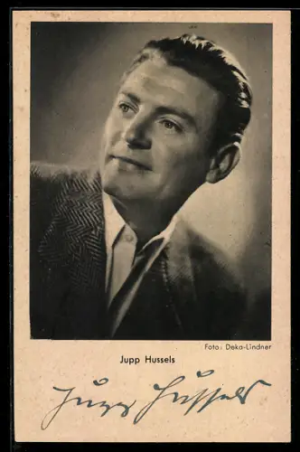 AK Schauspieler Jupp Hussels im Anzug, Autograph
