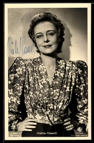 AK Schauspielerin Käthe Haack mit gemusterter Bluse, Autograph
