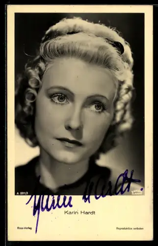 AK Schauspielerin Karin Hardt mit ernstem Blick, Autograph