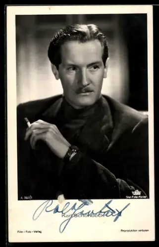 AK Schauspieler Karl Schönböck mit einem ernsten Blick zur Seite, Autograph