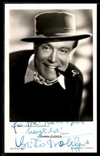 AK Schauspieler Gustav Fröhlich mit Pfeife und Hut, Autograph