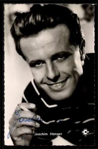 AK Schauspieler Joachim Hansen mit Zigarette, Autograph