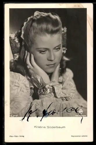 AK Schauspielerin Kristina Söderbaum im Festkleid porträtiert, Autograph