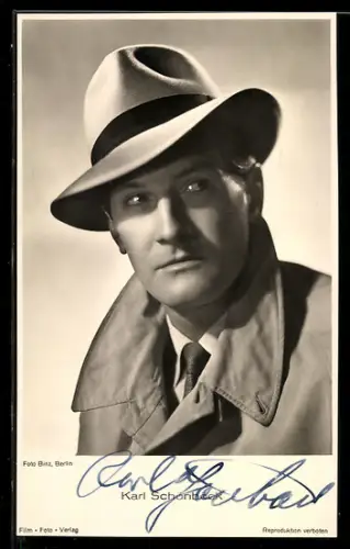 AK Schauspieler Karl Schönböck mit ernsthafter Mimik und einem Hut, Autograph