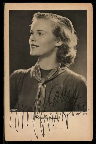 AK Schauspielerin Marianne Simson lächelt, Autograph