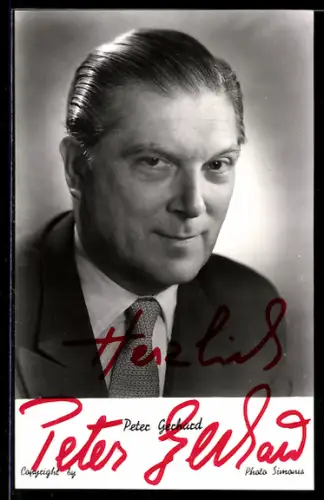 AK Schauspieler Peter Gerhard im Anzug, Autograph