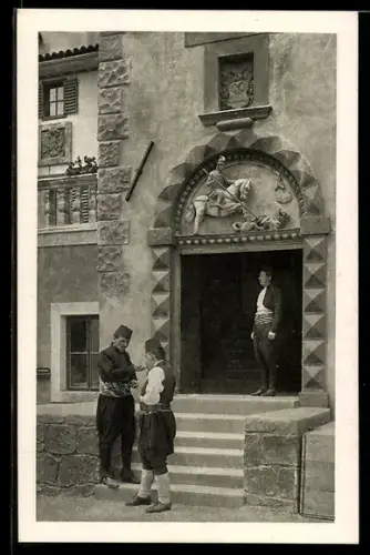 AK Wien, Österreichische Adria-Ausstellung 1913, St. Georgshaus in Lovrana, Bürger in Trachten