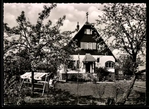 AK Gross-Eichen, Wein- und Caféhaus Atelier am Fusse des Vogelsberges, Aussenansicht mit Garten