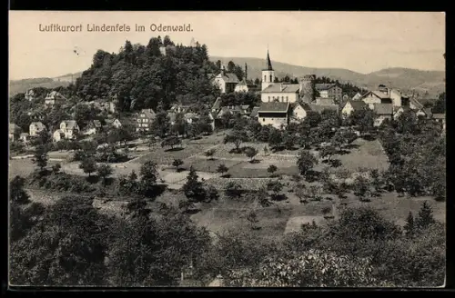 AK Lindenfels i. Odenwald, Teilansicht mit Kirche und angrenzendem Waldstück