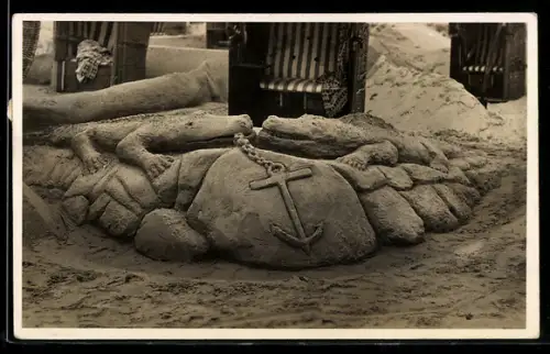 AK Sandplastik mit Krokodilen und einem Anker