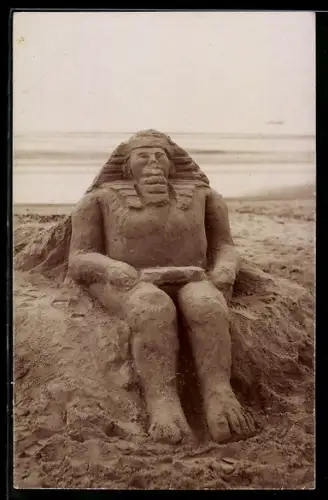 Foto-AK Pharao aus Sand am Strand, Sandplastik