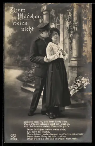 AK Soldat in Uniform mit Schirmmütze nimmt Abschied von seiner Frau