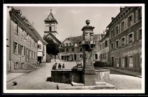 AK Kandern /Baden, Marktplatz, Brunnen, Café Kaiser, Kirche