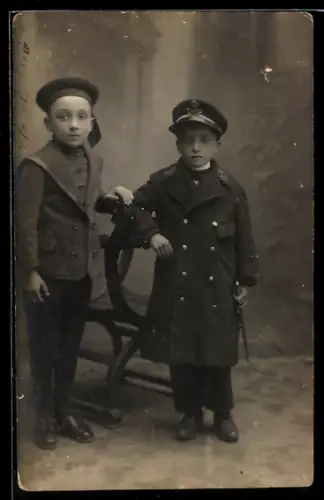Foto-AK Knabe in Uniform, Kinder Kriegspropaganda
