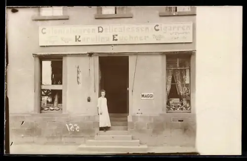 Foto-AK Colonialwaren-Geschäft von Karolina Eichner, Emailleschild