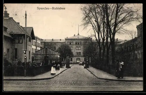 AK Berlin-Spandau, Ruhleben, Strassenszene im Ort