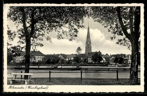 AK Holzminden /Weserbergland, Stadtansicht mit Kirche und Weser