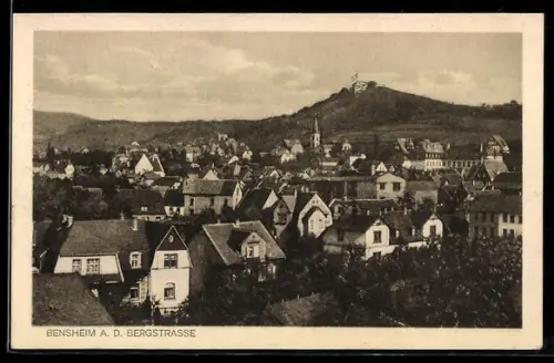 AK Bensheim a. d. Bergstrasse, Stadtansicht, Schlossberg, Flagge auf Ruine