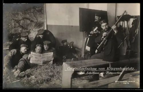 AK deutsche Soldaten in ihrem Notquartier in einer Schule