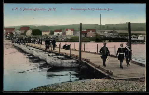 AK 1. K. S. Pionier-Bataillon No. 12, Kriegsmässige Schiffsbrücke im Bau