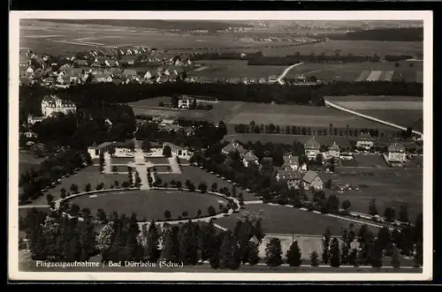 AK Bad Dürrheim /Schwarzwald, Ortsansicht, Flugzeugaufnahme, Parkanlagen