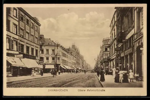 AK Saarbrücken, Blick in die Obere Bahnhofstrasse mit Geschäften