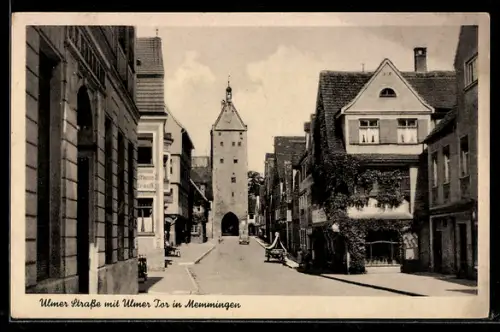 AK Memmingen, Ulmer Strasse mit Gasthaus Strauss, Blick zum Ulmer Tor