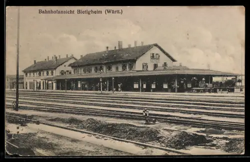 AK Bietigheim /Württ., Bahnhof, Bahnsteig-Seite der Eisenbahn-Station