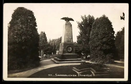 AK Saarbrücken, Ehrental, Kriegerdenkmal mit Eisernem Kreuz