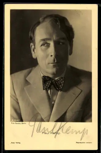 AK Schauspieler Paul Kemp im Anzug, Autograph