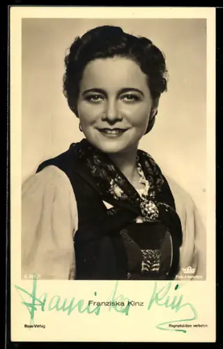 AK Schauspielerin Franziska Kinz in dem Kostüm einer Filmrolle, Autograph