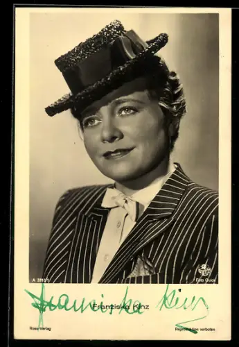 AK Schauspielerin Franziska Kinz mit einem fröhlichen Blick, Autograph