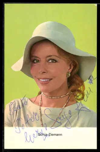 AK Schauspielerin Sonja Ziemann mit Hut und Kette, Autograph