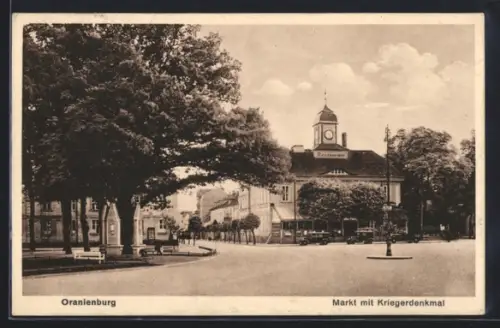 AK Oranienburg, Markt mit Kriegerdenkmal