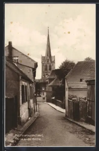 AK Bad Freienwalde, Strasse an der Kirche