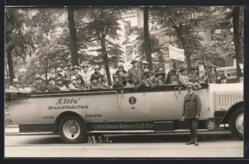 AK Berlin, Elite-Rundfahrten, Unter den Linden 44, Touristen im Auto