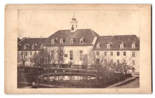 Fotografie unbekannter Fotograf, Ansicht Königsfeld im Schwarzwald, Blick zum Schloss