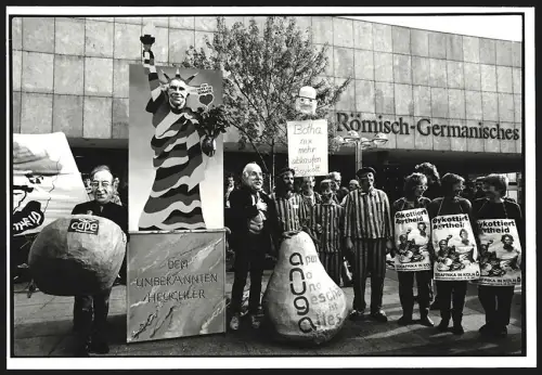 70 Fotografien Demonstration gegen Apartheid in Südafrika, SWAPO, Spruch Banner, Demo, Anti Rassismus, 26 x 18cm