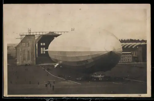 AK Friedrichshafen am Bodensee, Luftschiff Graf Zeppelin vor dem ersten Start 1928