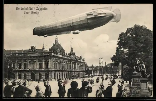 AK Berlin, Reichsluftschiff Zeppelin überfliegt den Ort