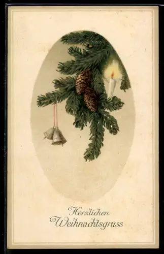 AK Herzlichen Weihnachtsgruss, Tannenzweig mit Glöckchen und brennender Kerze