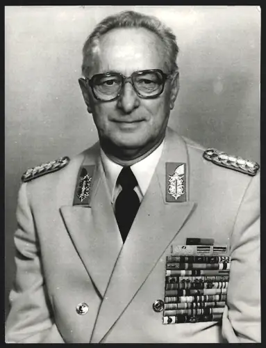 Fotografie Generaloberst Heinz Kessler als Verteidigungsminister der DDR 1985
