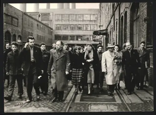 Fotografie Wolfgang Seifert während seines Besuchs im VEB Kabelwerk Oberspree am 17.3.1956 in Berlin