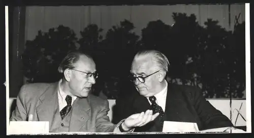 Fotografie Otto Grotewohl und Wilhelm Pieck am 7.10.1949, Grossformat 14 x 25cm