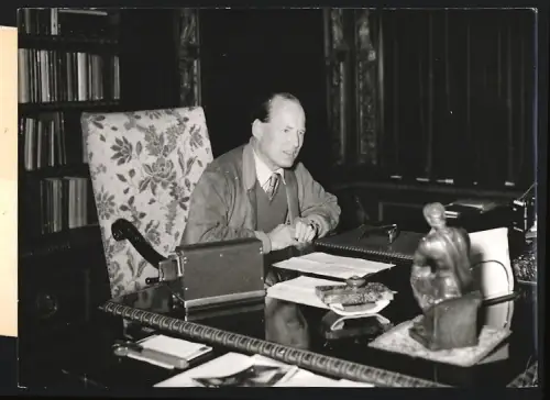Fotografie Physiker und Stalinpreisträger Manfred von Ardenne 1955