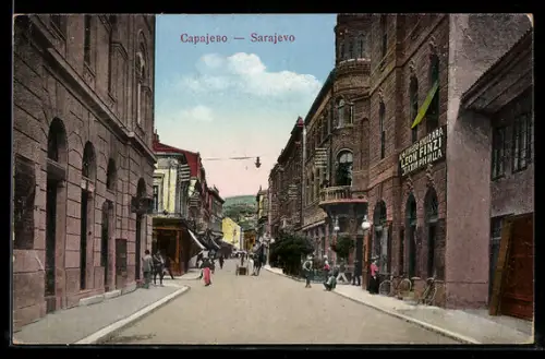 AK Sarajevo, Blick in eine Geschäftsstrasse mit Passanten
