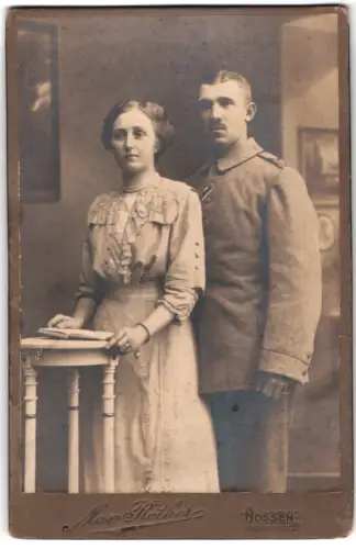 Fotografie Max Rother, Nossen, Waldheimerstr. 29, Gefreiter Jäger-Bataillon Nr. 108 in Feldgrau Uniform, Band EK II 1914
