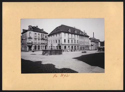Fotografie Brück & Sohn, Meissen, Ansicht Pulsnitz, Bismarkplatz mit Apotheke & Ladengeschäft Alwin Endler